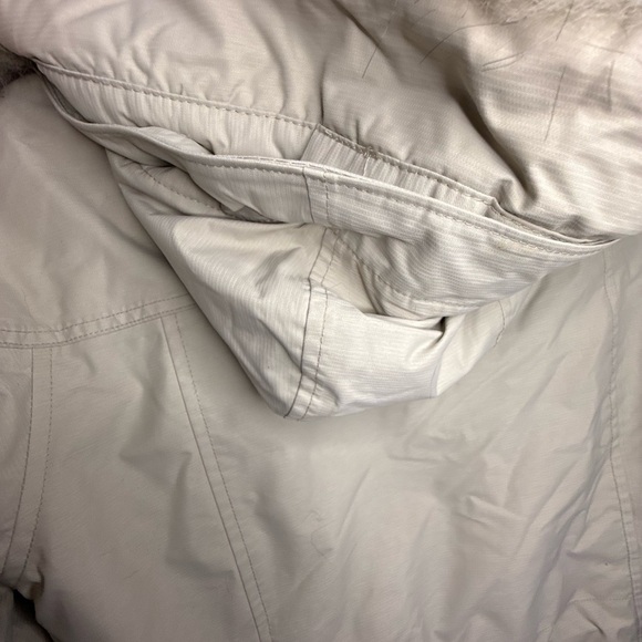 Women's Columbia Cream Parka with Faux Fur Hood - Picture 4 of 6